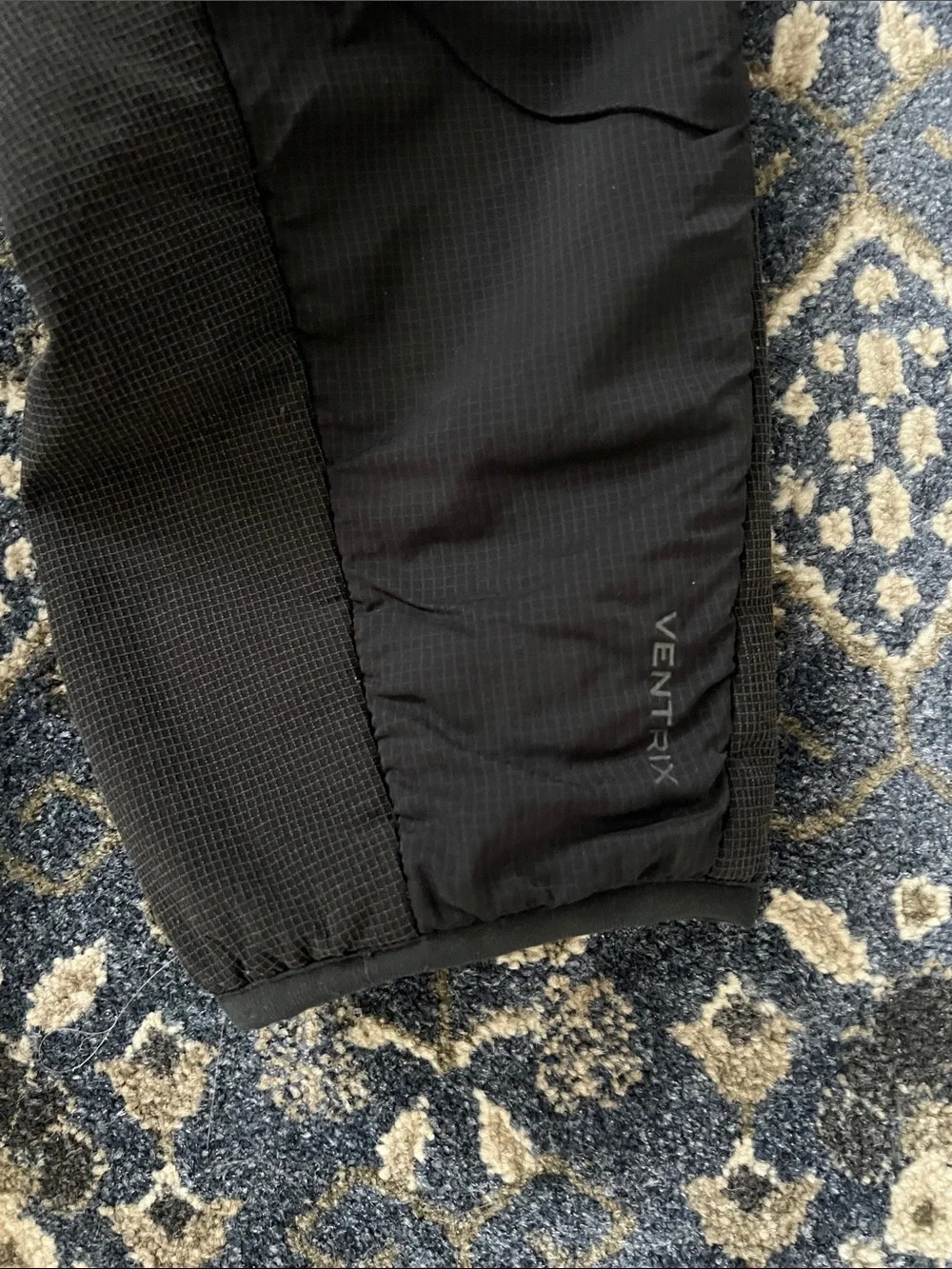 The North Face Black Men's Insulated Puffer Jacket - Picture 4 of 8